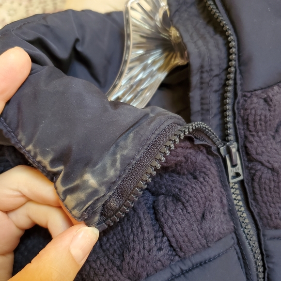 Aeropostale Womens Knit Puffer Jacket Vest Size Small Navy Blue Hooded Faux Fur - Picture 8 of 9